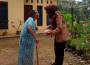 Baksos Ramadhan, Pramuka Kwarcab Kota Sawahlunto Bagikan Takjil ke Rumah Warga