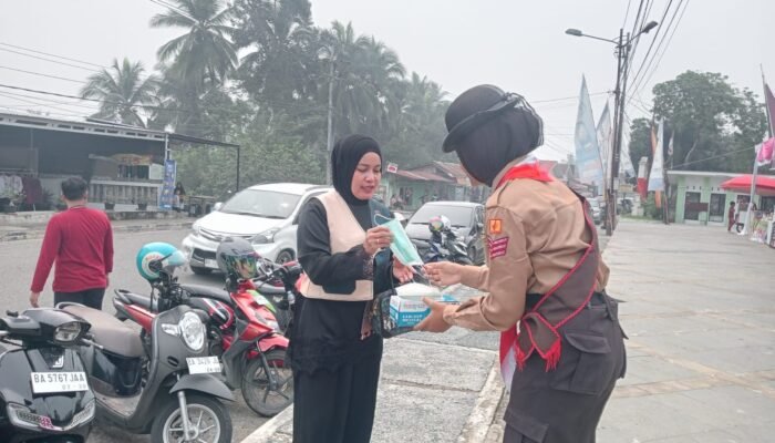 Hadapi Udara Tidak Sehat, Kwarcab Sawahlunto Gelar Aksi Berbagi Masker